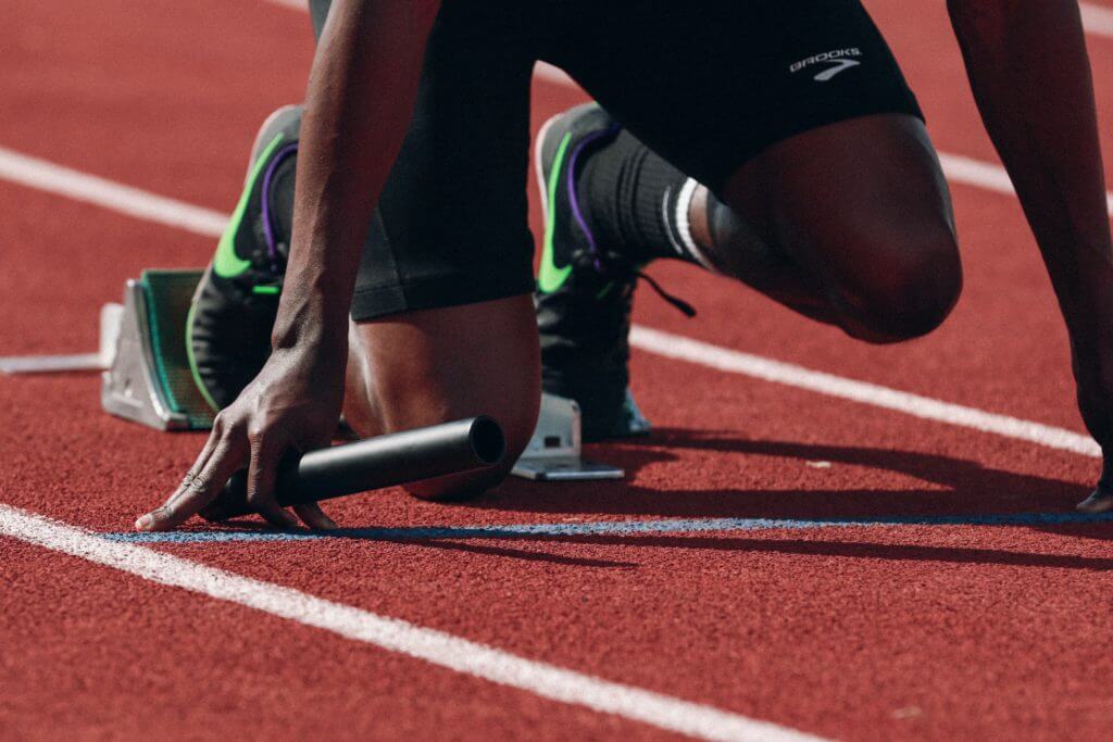 What is a typical gym member retention rate?